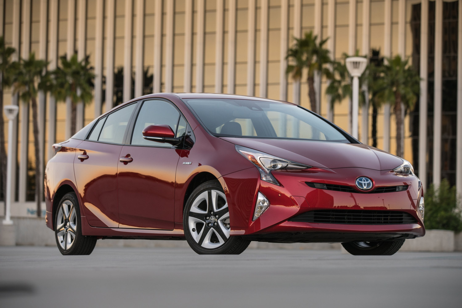 Toyota Avensis Hybrid | 5seats | Car Renting